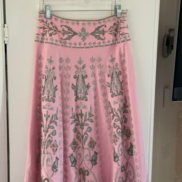 Beautiful pink silk long skirt with gorgeous silver beading - Picture 1 of 4